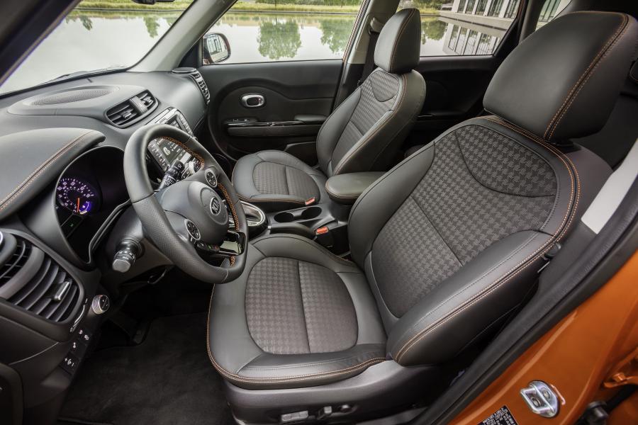Интерьер Kia Soul Turbo (PS) 2016 года  (NA) (фото 13 из 35)
